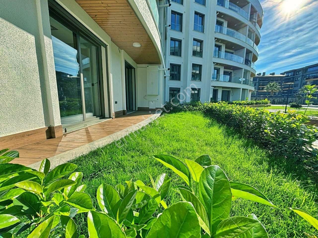 Uytundan Örende Havuzlu Ultralüks Sitede Bahçeli Satılık 1+1