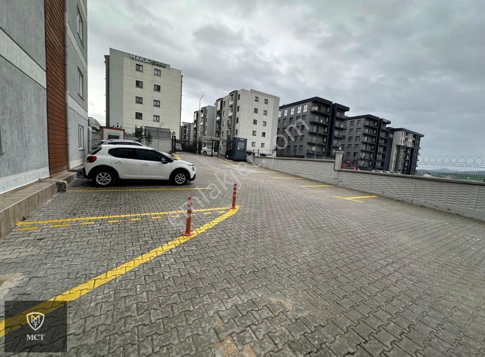 Mct'den 2+1 Eşyalı Güvenlikli Sitede Satılık Daire - Görsel 22