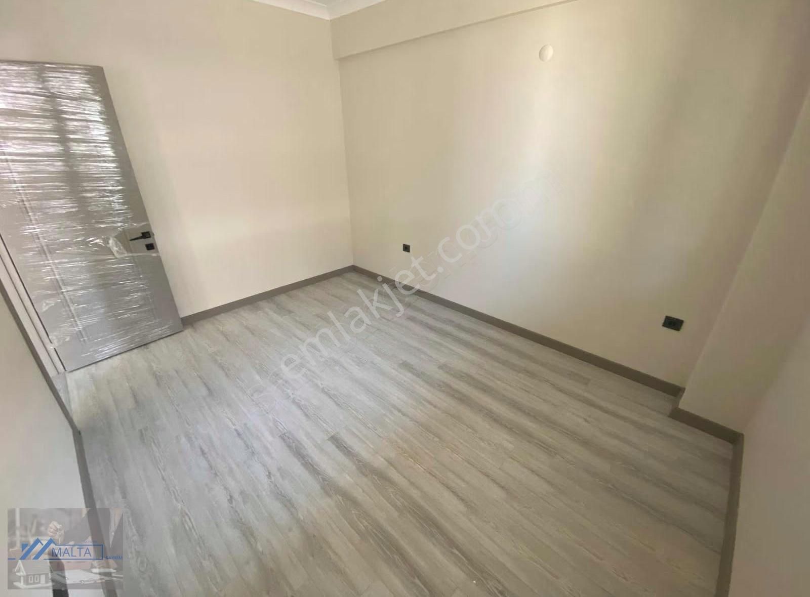 Maltadan Caddeportta Kiralık 1+1 Sıfır Daire - Görsel 6