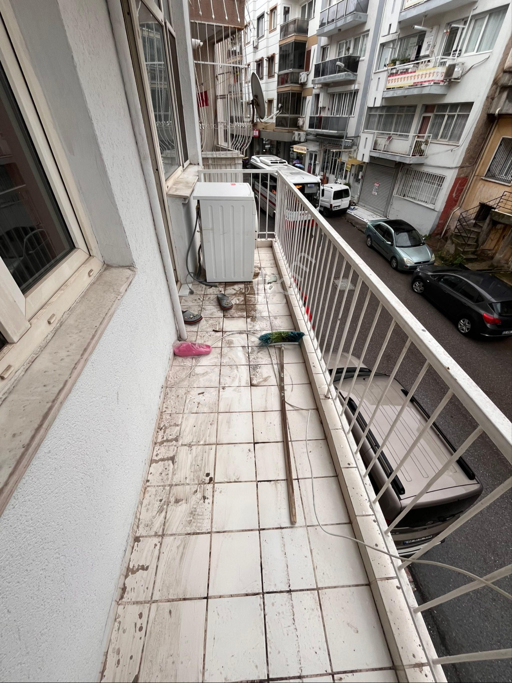 Halilrıfatpaşa Caddesinde Metro Yakını 2+1 Çift Cepheli Arakat Temiz Bakımlı Daire - Görsel 24