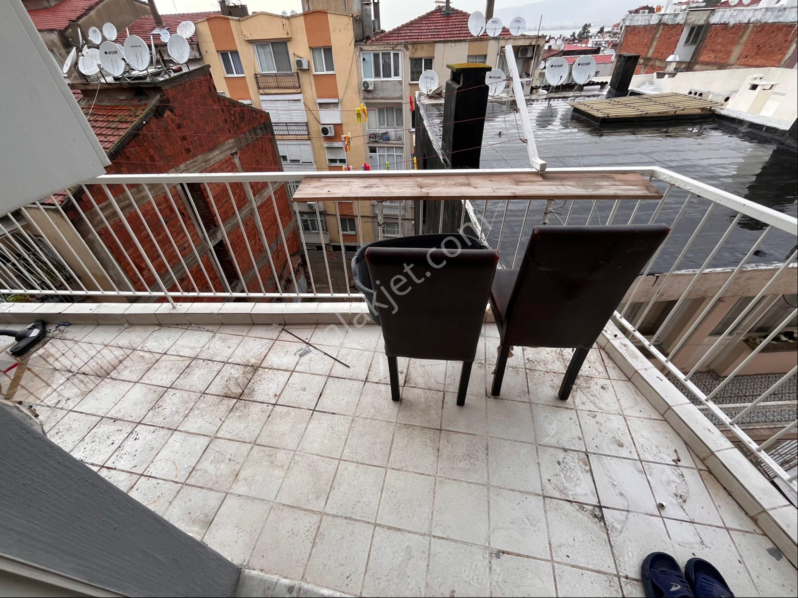 Halilrıfatpaşa Caddesinde Metro Yakını 2+1 Çift Cepheli Arakat Temiz Bakımlı Daire - Görsel 18