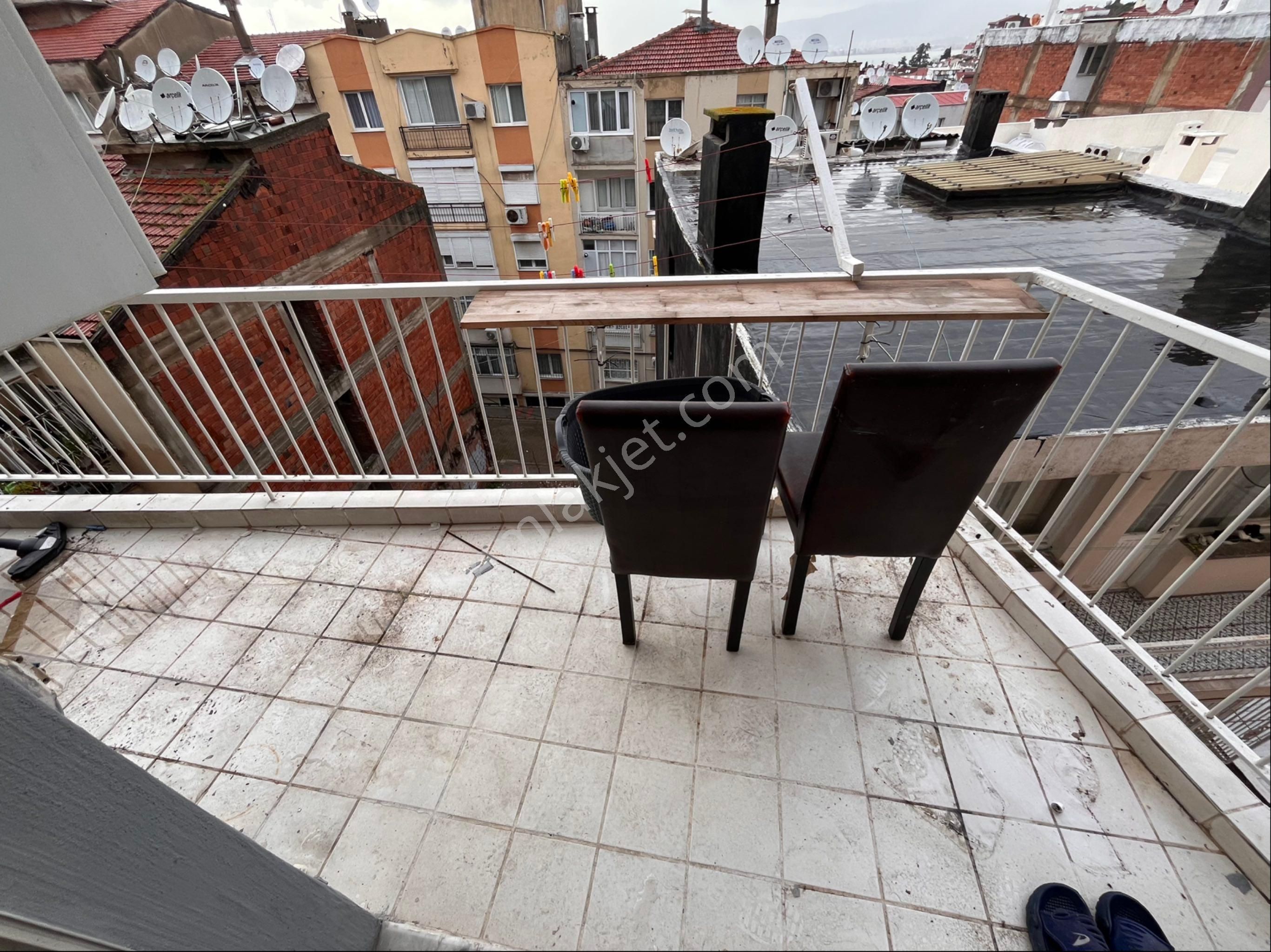 Halilrıfatpaşa Caddesinde Metro Yakını 2+1 Çift Cepheli Arakat Temiz Bakımlı Daire - Görsel 17