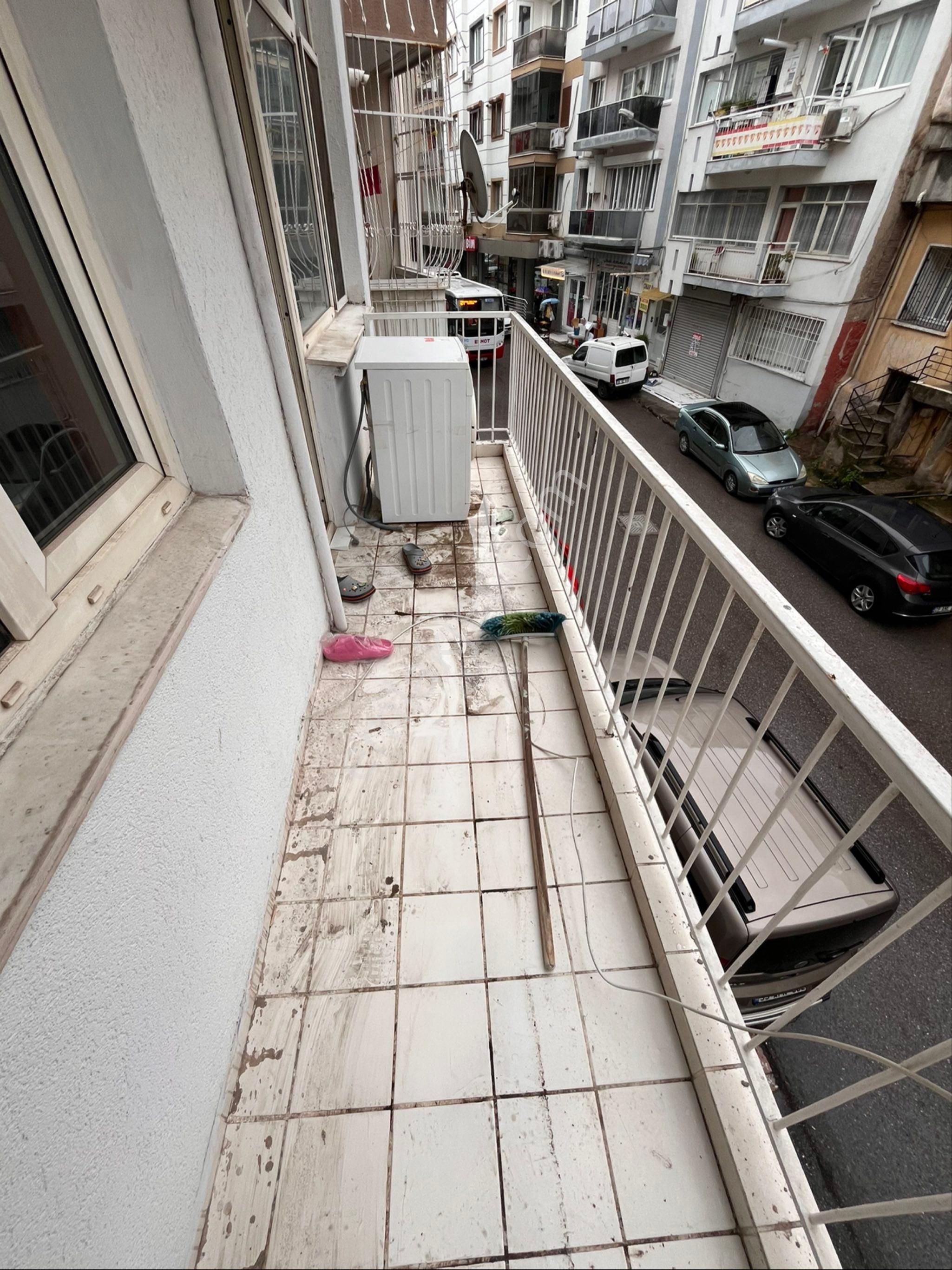 Halilrıfatpaşa Caddesinde Metro Yakını 2+1 Çift Cepheli Arakat Temiz Bakımlı Daire - Görsel 25