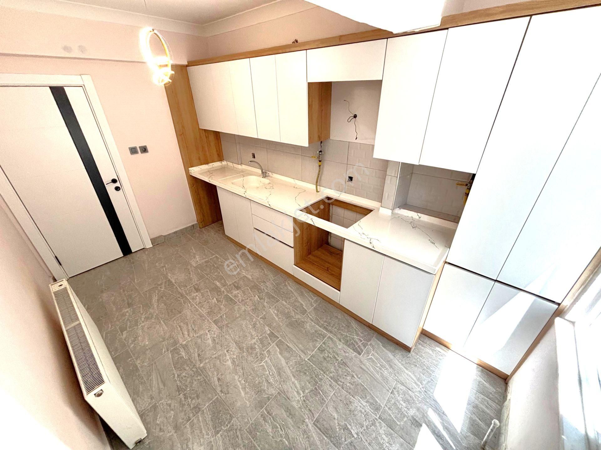 𝄞melodi'den Altınkum Pazar Sokağında Denize 100mt Giyinme Odalı Bahçe Konsept 2+1 Daire