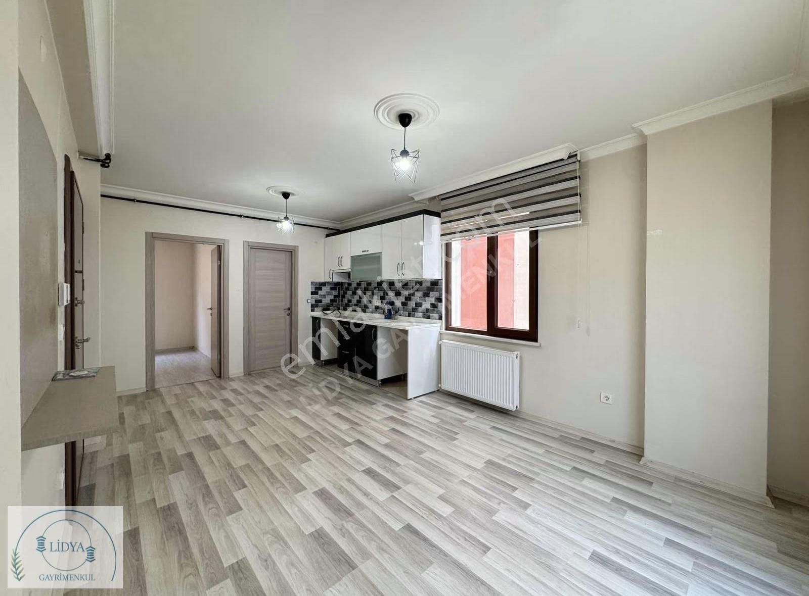 Kayışdağı Mh. Genç Binada Ara Kat Merkezi Konum Boş 1+1