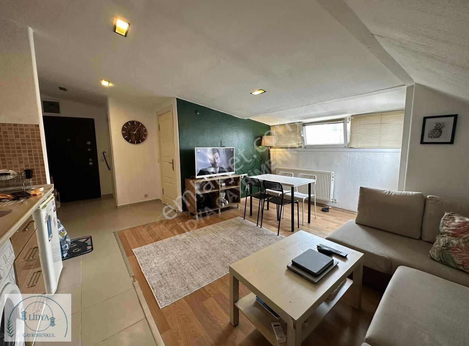 Yeditepe Ünv. Karşısı Geniş Eşyalı Teraslı 1+1