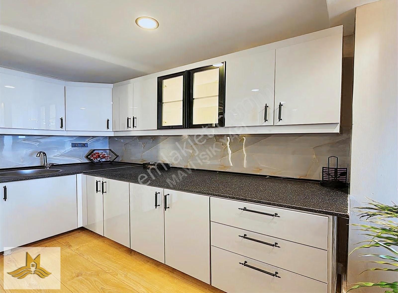 Tüyap Metrobüse 2 Dk, Kat Mülkiyetli, Lüks Eşyalı 1+1 Satılık !! - Görsel 11