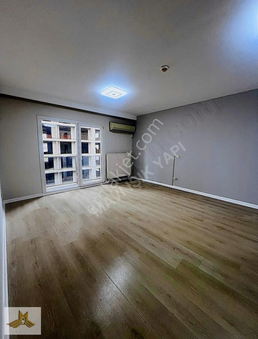 Metrobüse Yürüme Mesafesinde Site İçi 1+1 Kiralık Daire