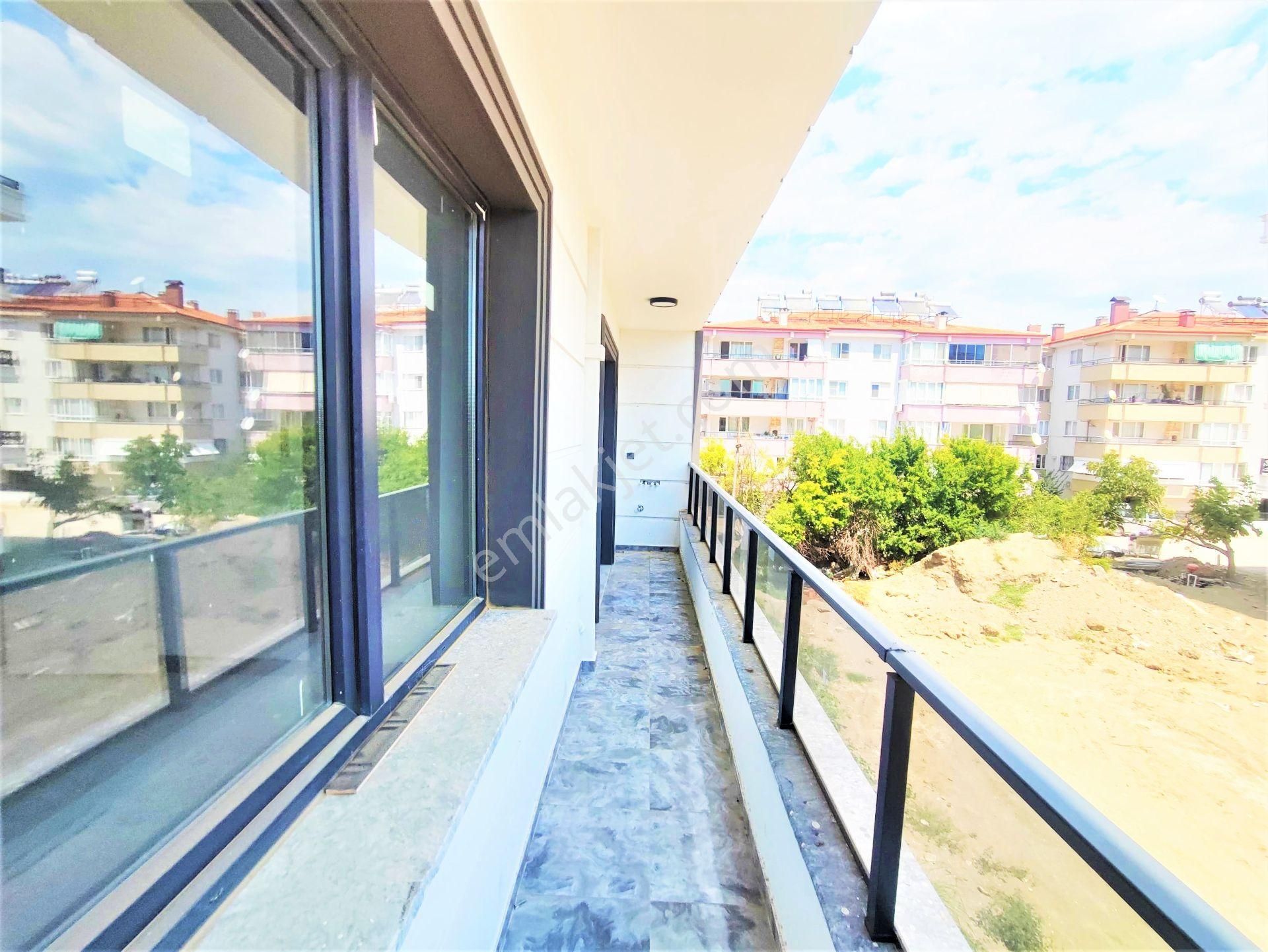 Akçay'da Aygül'den Sıfır Denize Çok Yakın Ara Kat Ön Cephe Kat Cephe Seçenekli 1+1 Satılık Daireler - Görsel 22