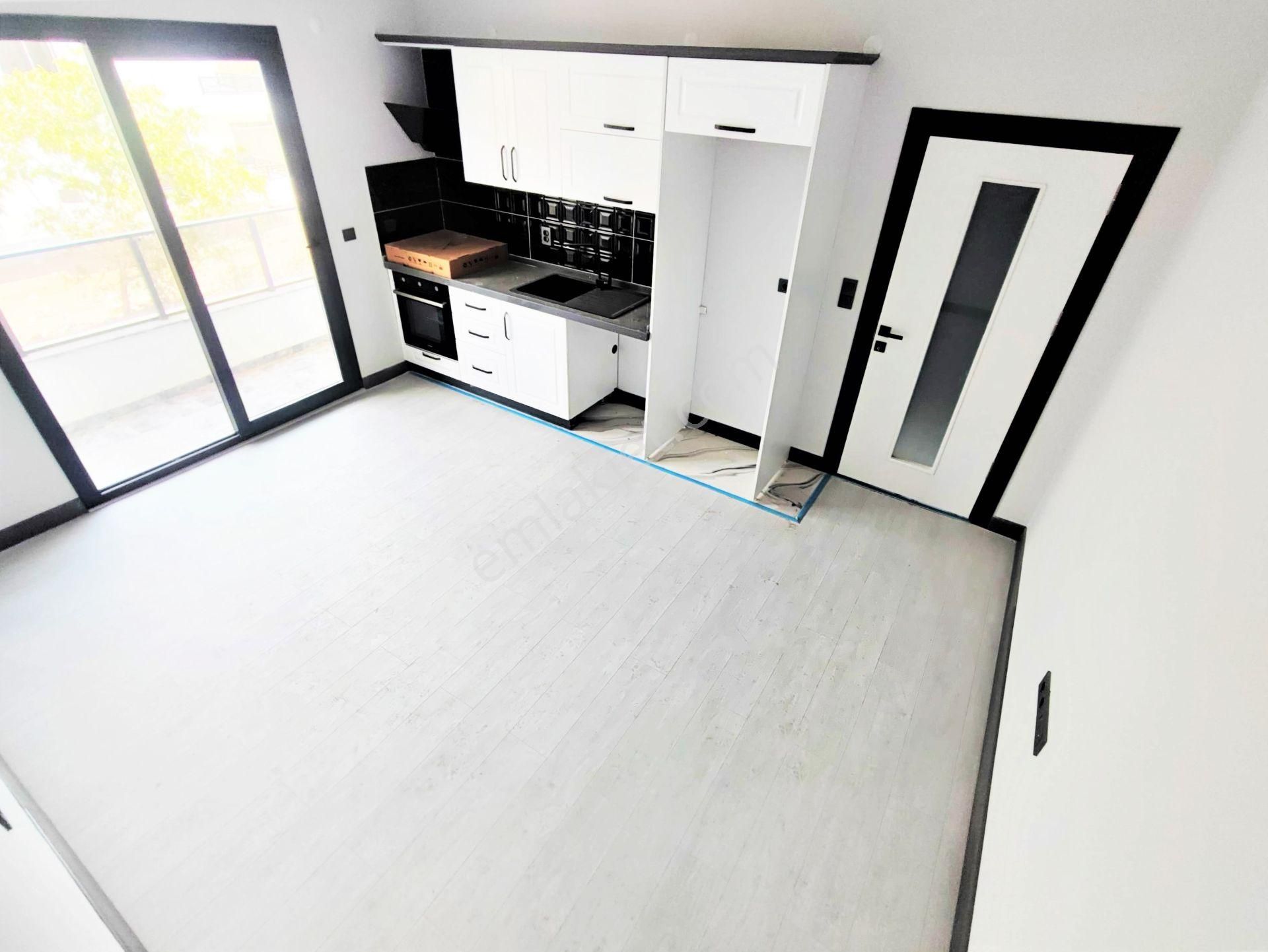 Akçay'da Aygül'den Sıfır Denize Çok Yakın Ara Kat Ön Cephe Kat Cephe Seçenekli 1+1 Satılık Daireler