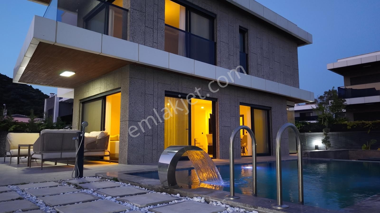 Kuşadası'nda Satılık 500 M2 Arsa İçinde Deniz Manzaralı Villa - Görsel 12