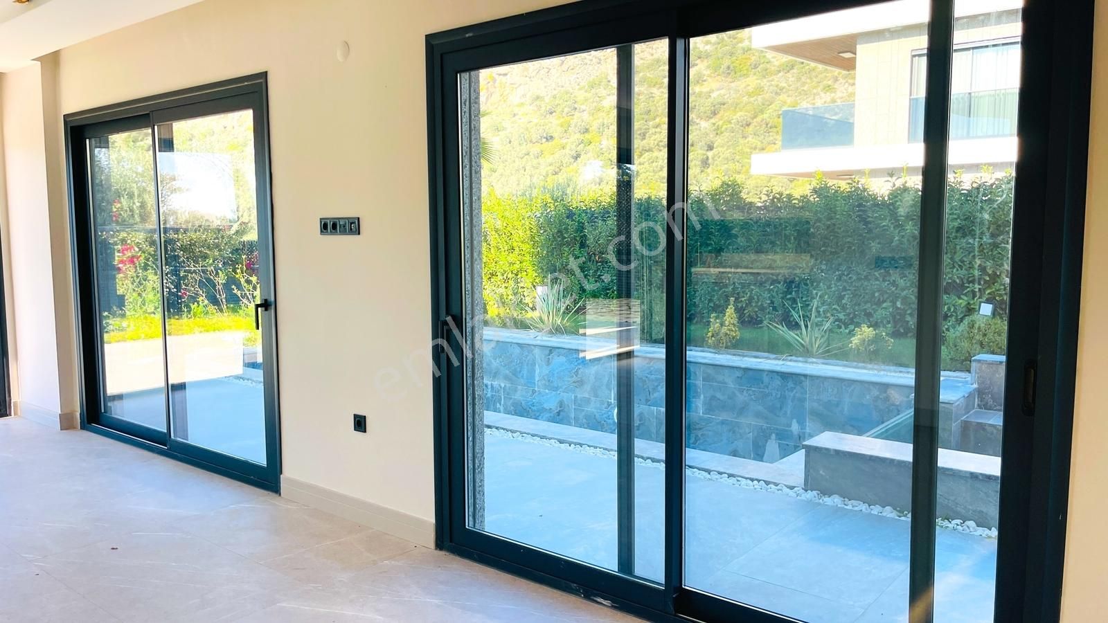 Kuşadası'nda Satılık 500 M2 Arsa İçinde Deniz Manzaralı Villa - Görsel 21