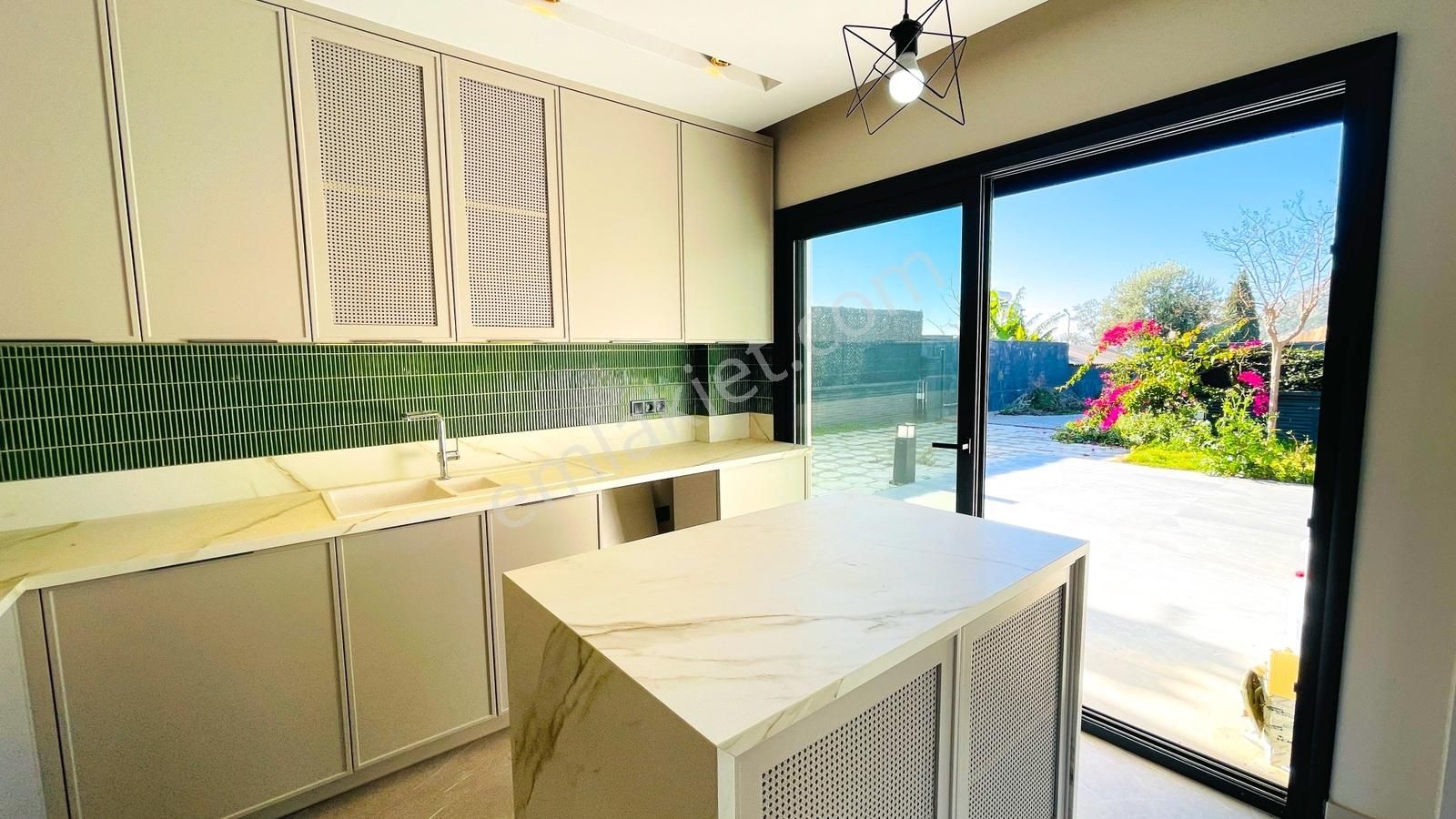 Kuşadası'nda Satılık 500 M2 Arsa İçinde Deniz Manzaralı Villa - Görsel 33