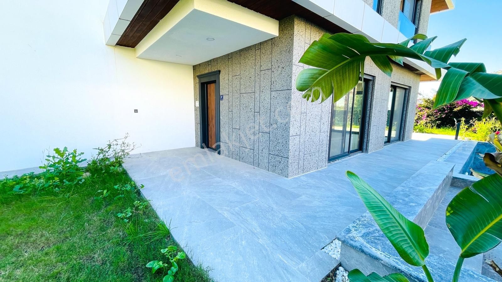 Kuşadası'nda Satılık 500 M2 Arsa İçinde Deniz Manzaralı Villa - Görsel 25