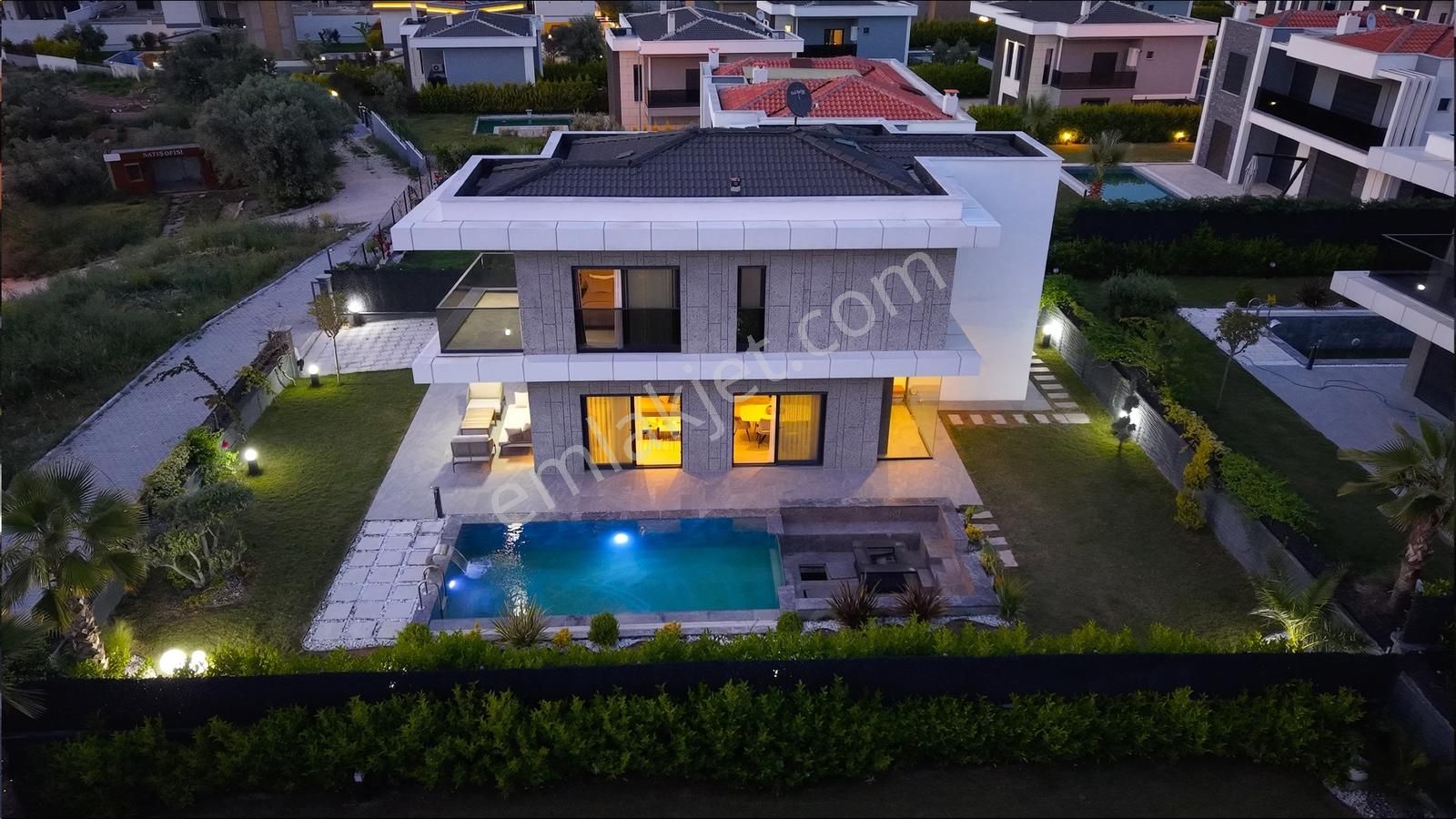 Kuşadası'nda Satılık 500 M2 Arsa İçinde Deniz Manzaralı Villa - Görsel 3