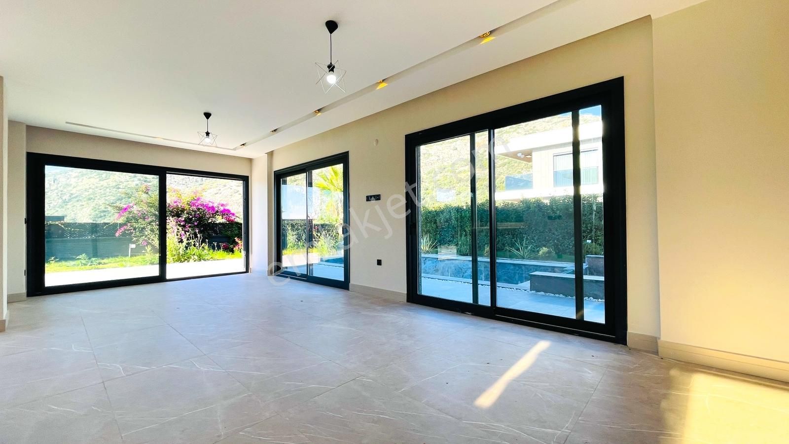 Kuşadası'nda Satılık 500 M2 Arsa İçinde Deniz Manzaralı Villa - Görsel 31