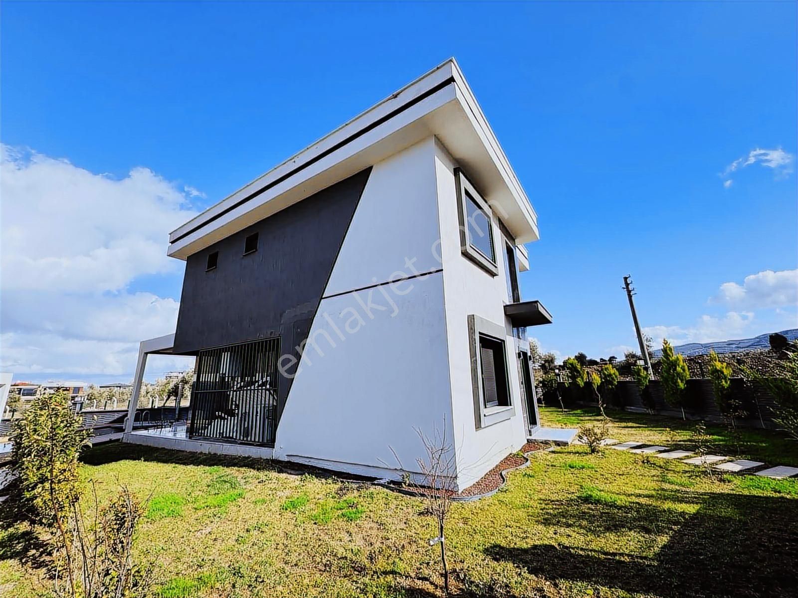 Kuşadası Davutlar Havuzlu Sitede Satılık 4+1 Villa - Görsel 21