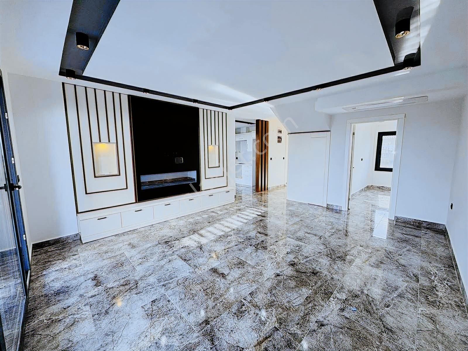 Kuşadası Davutlar Havuzlu Sitede Satılık 4+1 Villa - Görsel 6