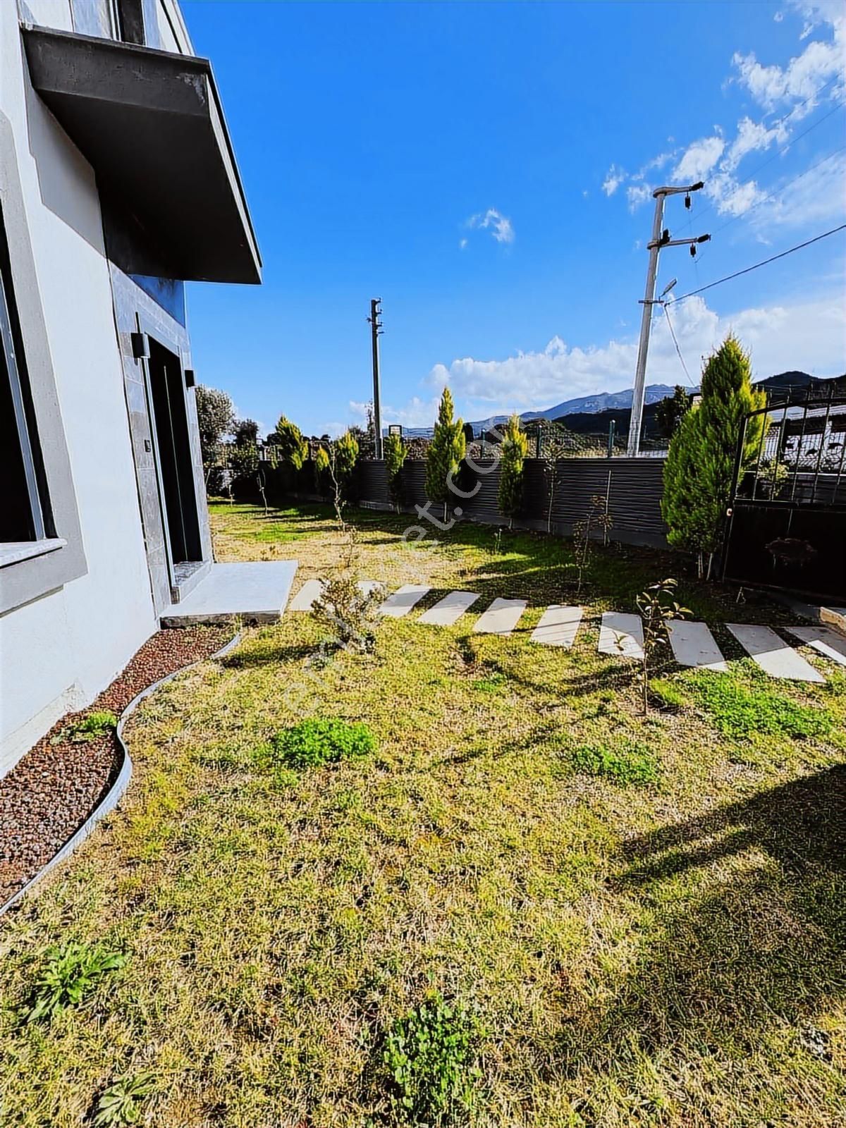 Kuşadası Davutlar Havuzlu Sitede Satılık 4+1 Villa - Görsel 16