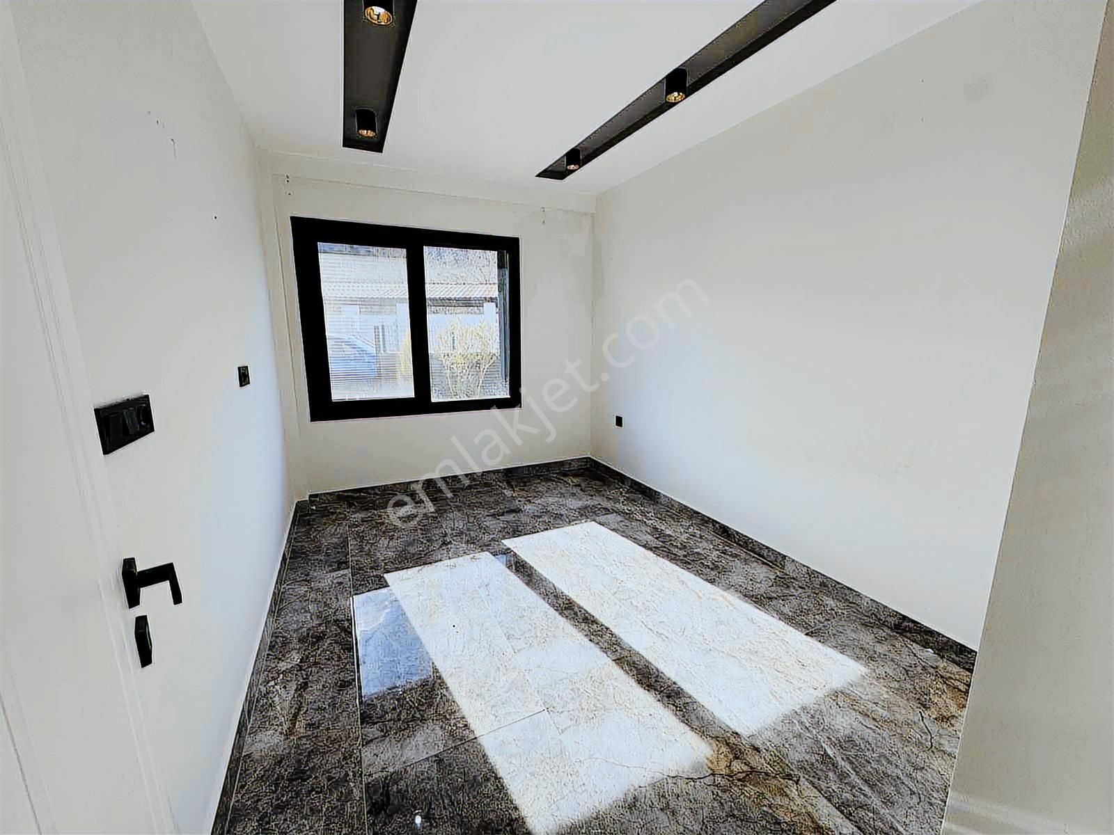 Kuşadası Davutlar Havuzlu Sitede Satılık 4+1 Villa - Görsel 22
