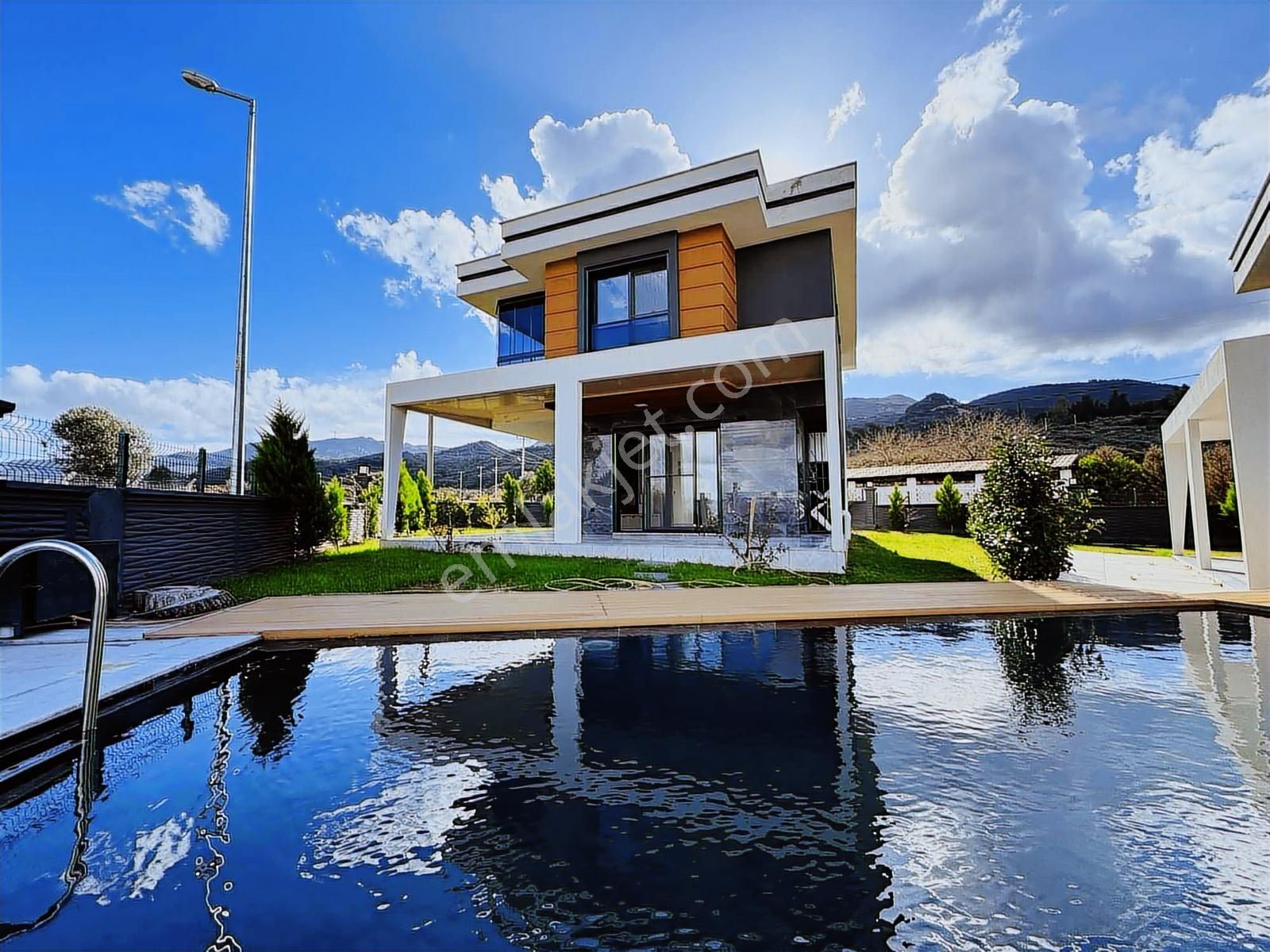 Kuşadası Davutlar Havuzlu Sitede Satılık 4+1 Villa - Görsel 10