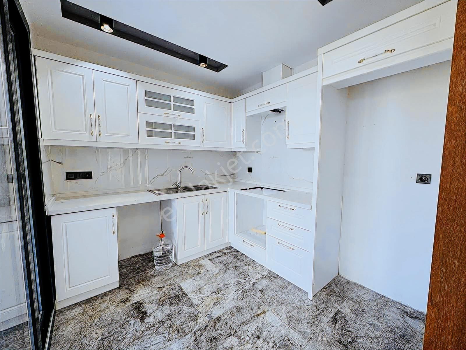 Kuşadası Davutlar Havuzlu Sitede Satılık 4+1 Villa - Görsel 2