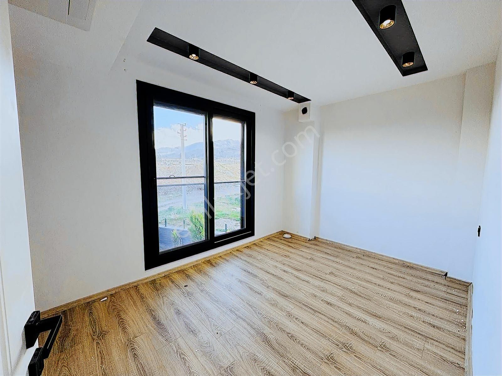 Kuşadası Davutlar Havuzlu Sitede Satılık 4+1 Villa - Görsel 7