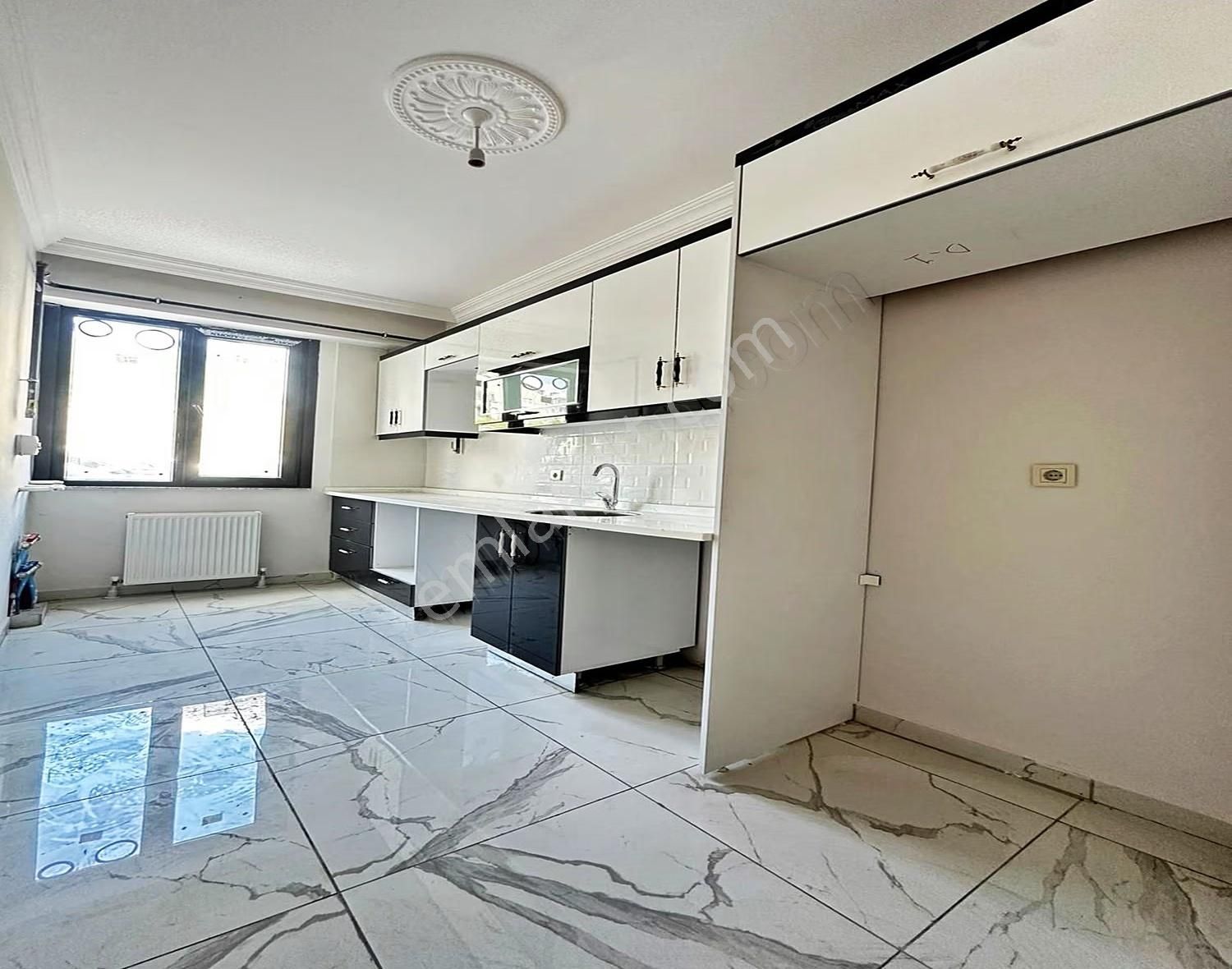 3m 'den Fatih Bulvarında 60m2 Bahçe Katı Site İçinde 2+1 Daire