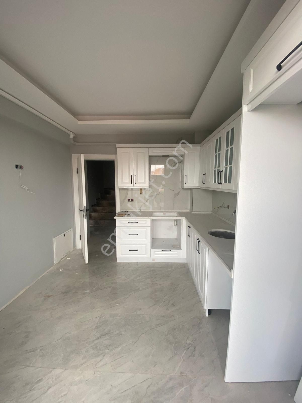 Fiber Emlak Akhisar Reşatbey Mh Satılık 2+1 Dubleks