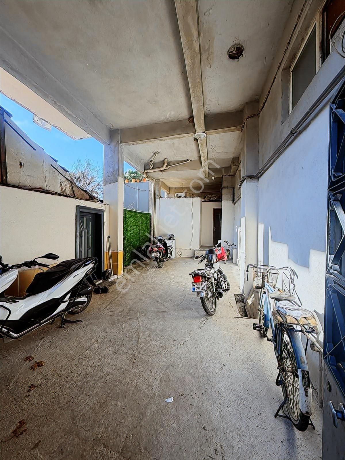 Fiber Emlak Akhisar Reşatbey Mh Krediye Uygun Satılık Daire - Görsel 3