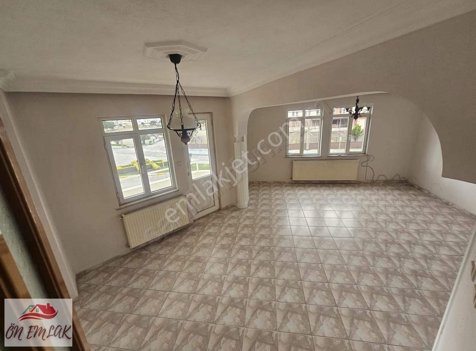 Ön Emlak'tan Burhaniye Okullar Bölgesinde Kiralık 3+1 Daire!