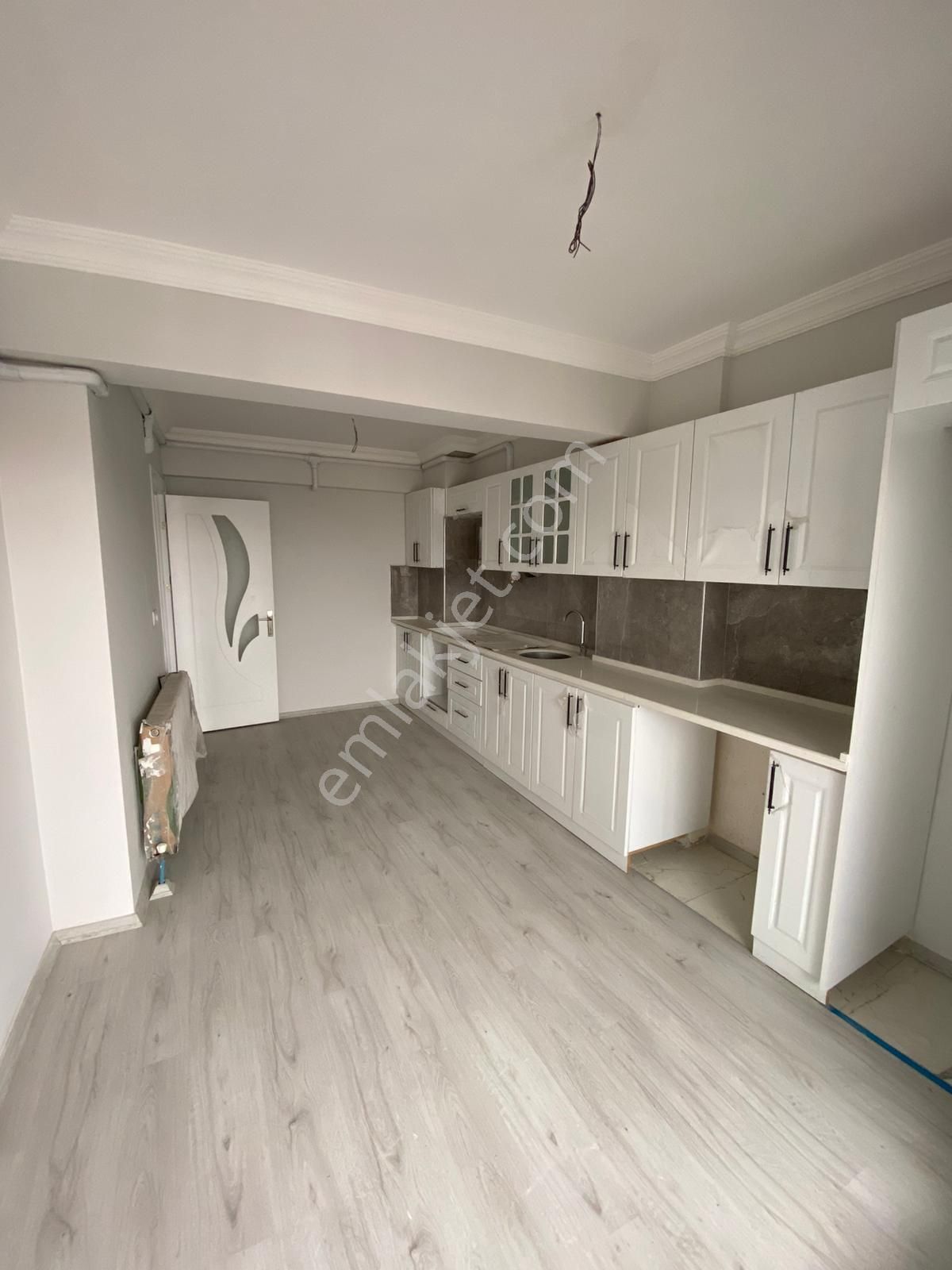 Fiber Emlak'tan Resatbey Mh. Cadde Üzeri Satılık Dubleks Daire