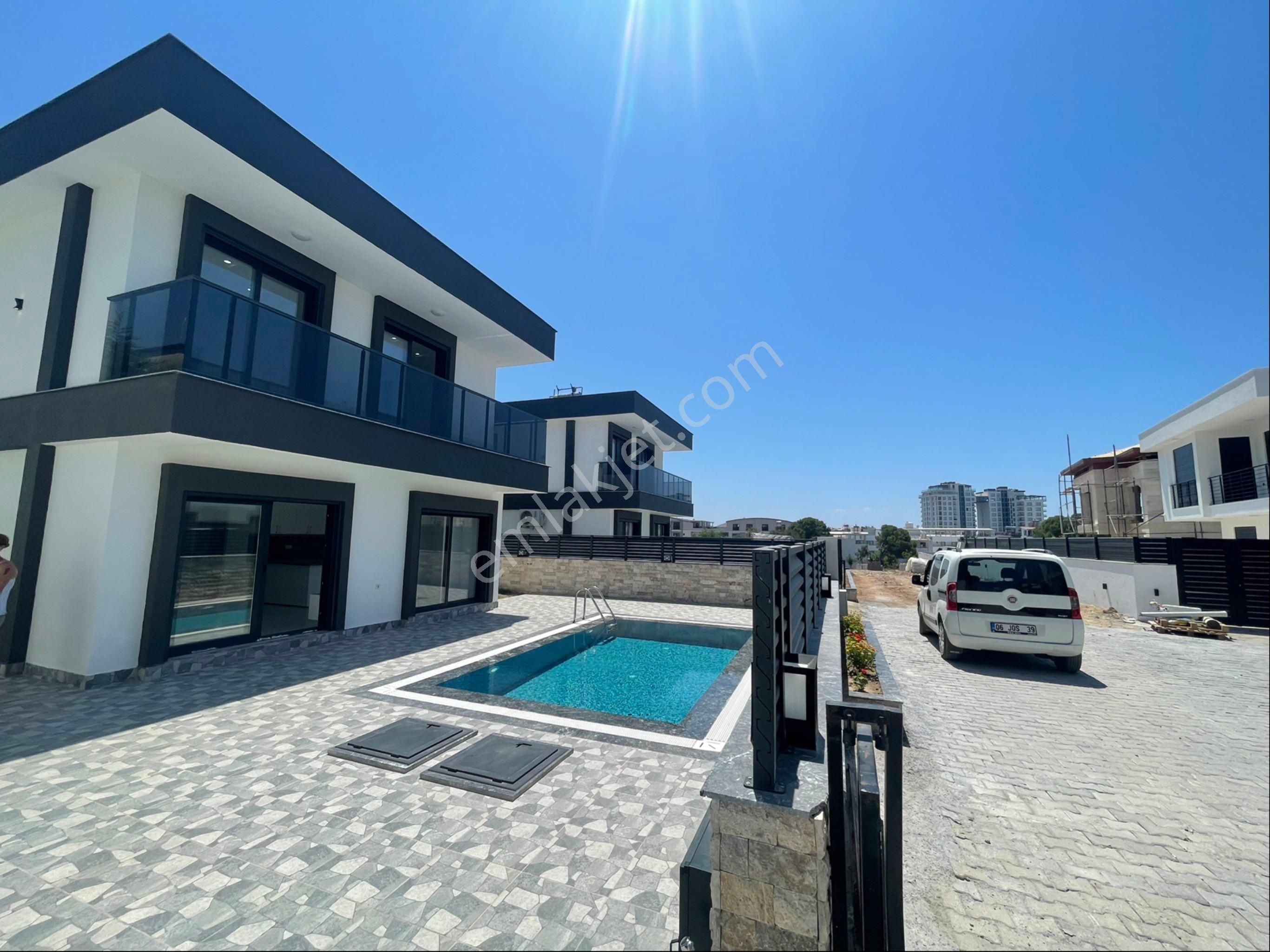 Altınkum’da Satılık Lüks Villa