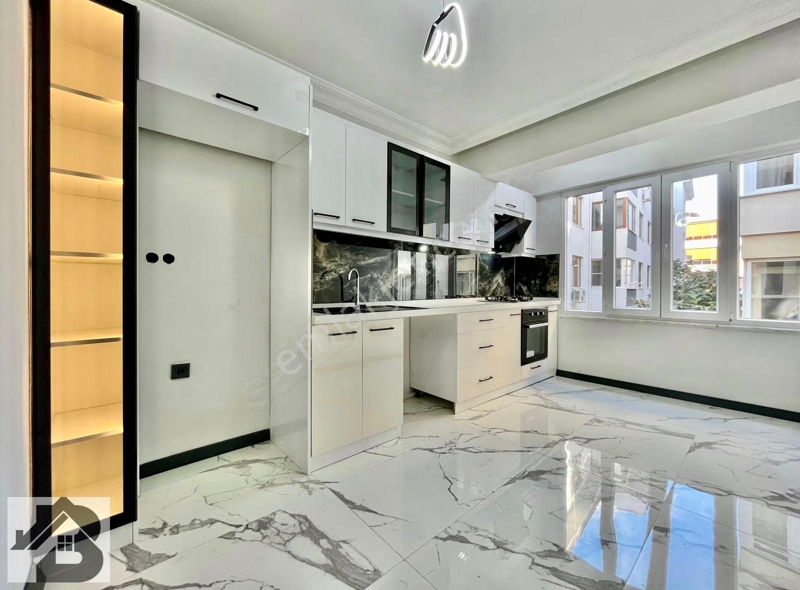 ⫸akçay Best Emlaktan⫷akçay Merkezde Geniş Balkonlu Lüx 2+1 Daire