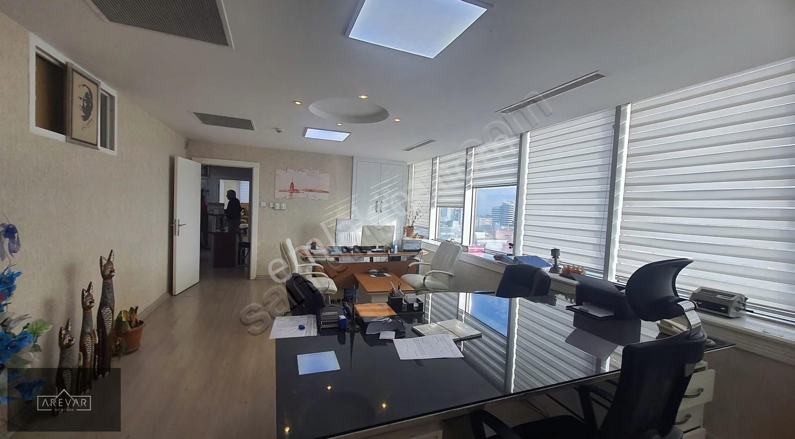 Arevar'dan Uğur Plaza Da Satılık Ofis