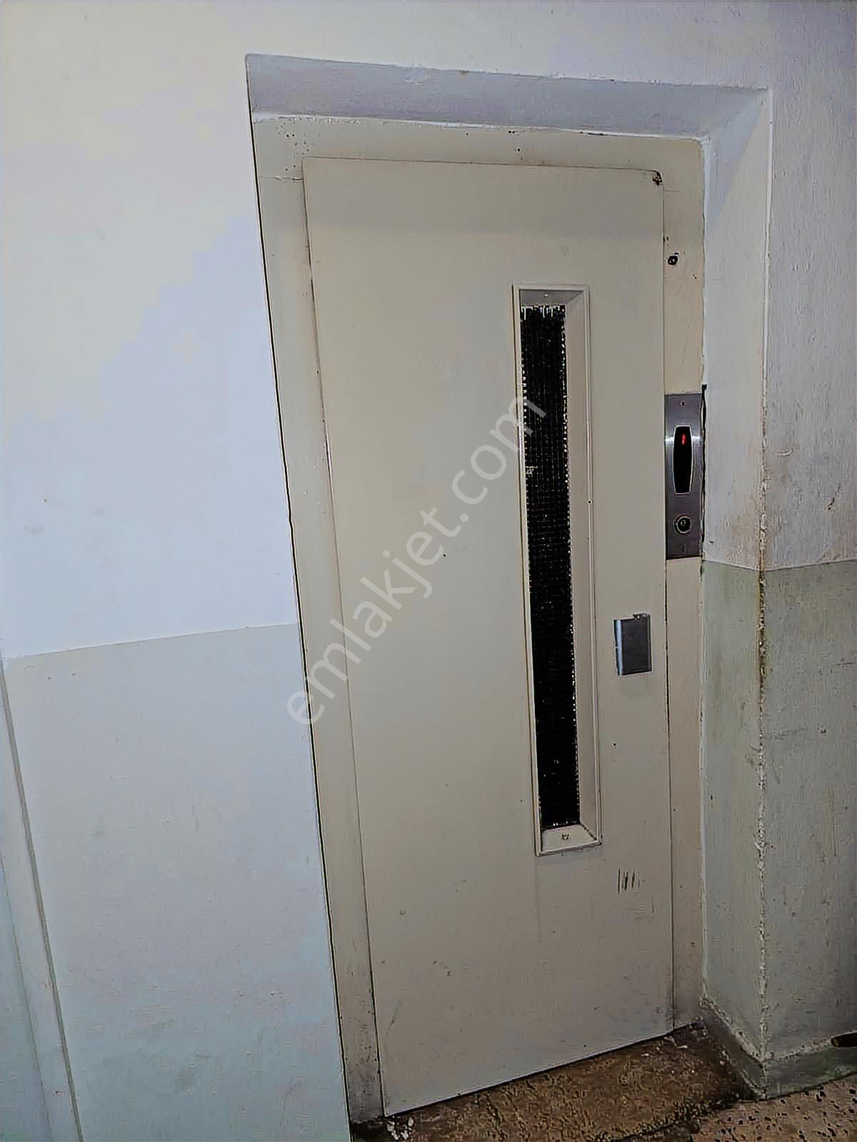 Sedir Mahallesi Zambak Caddesi'nde Asansörlü 3+1 Satılık Daire - Görsel 4