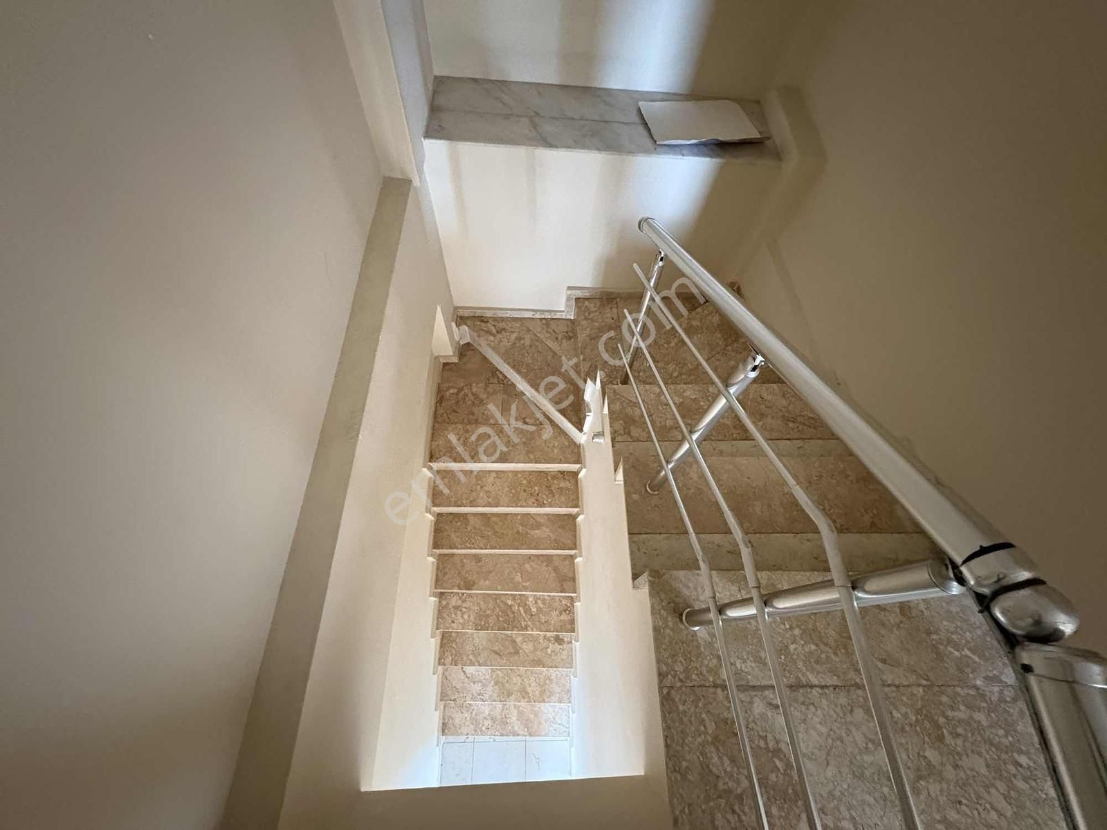 Ahatlı'da 50 Metre Teraslı 3+1 Eşyasız Kiralık Dubleks Daire - Görsel 4