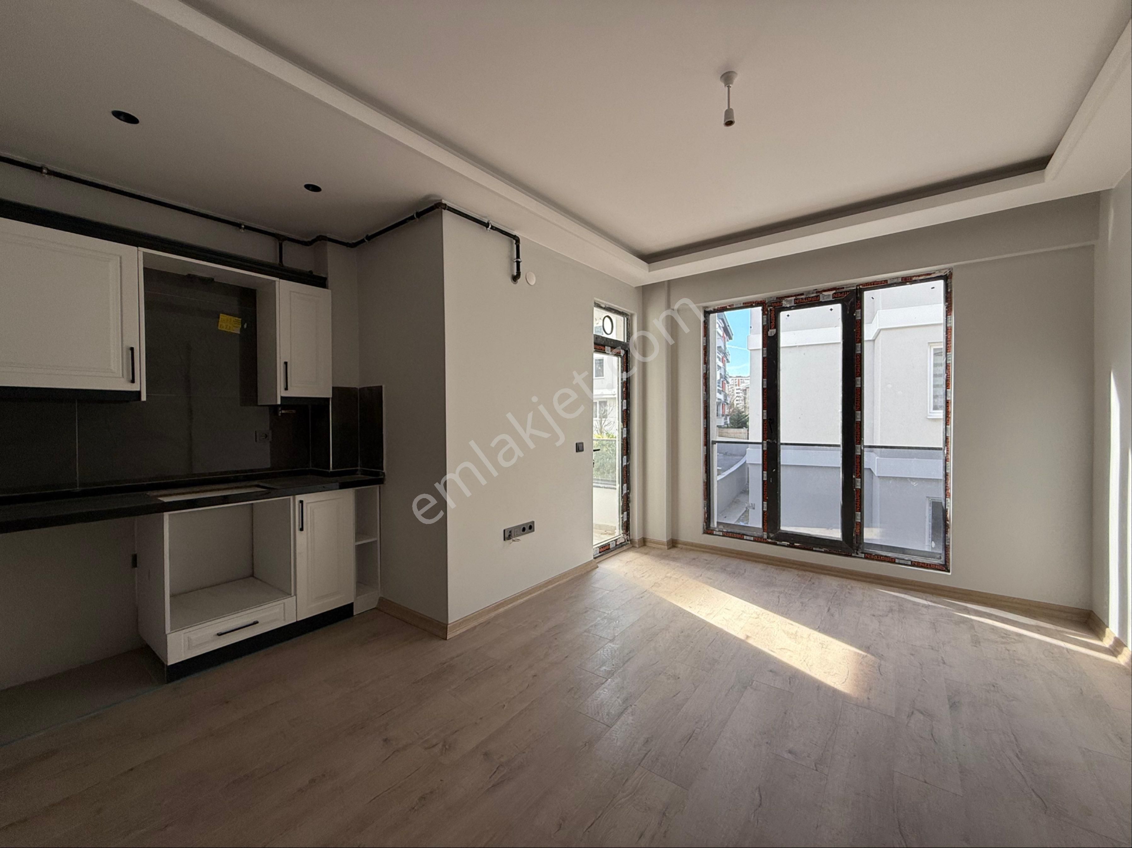 Truva//selim Dağhan’dan Esenevler’de Satılık 1+1