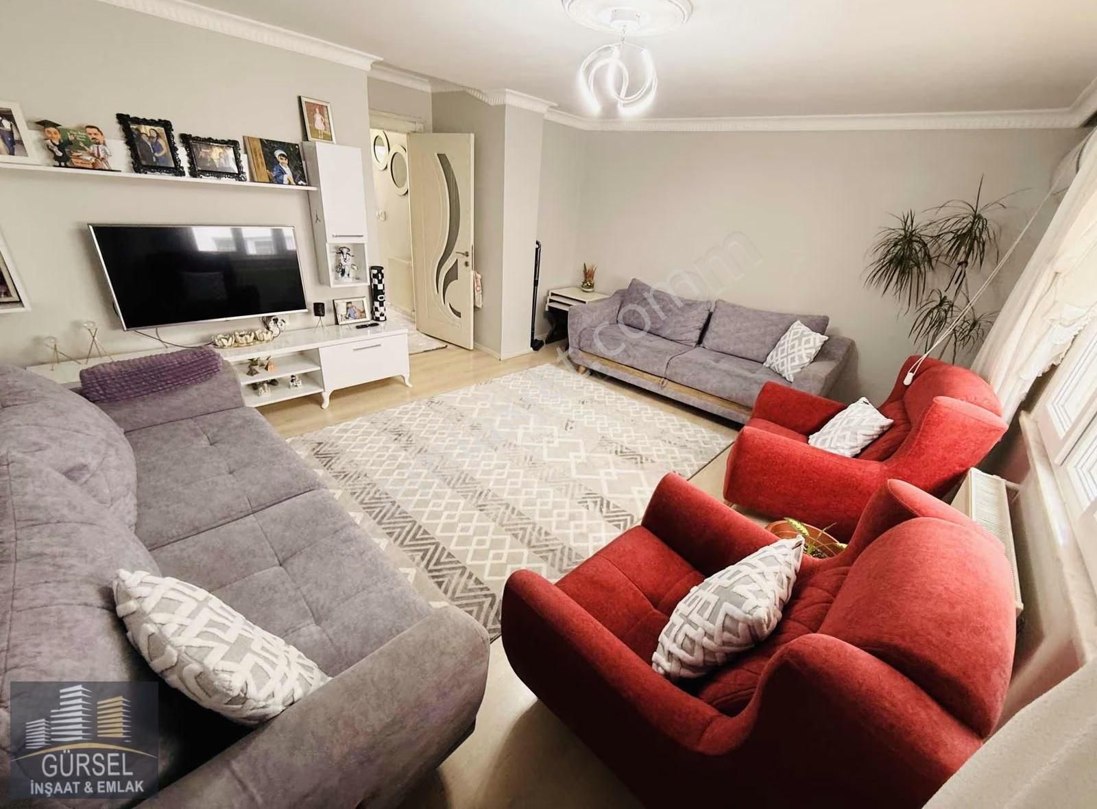 Atatürk Mahallesinde Çok Güzel Konumda 3+2 Lüx Dublex