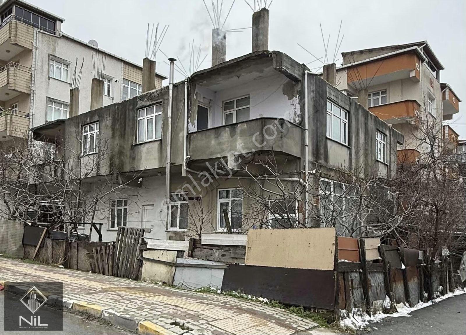 Merkezde Cadde Cephe Ticari + Konut 5 Kat İmarlı Köşe Başı Arsa