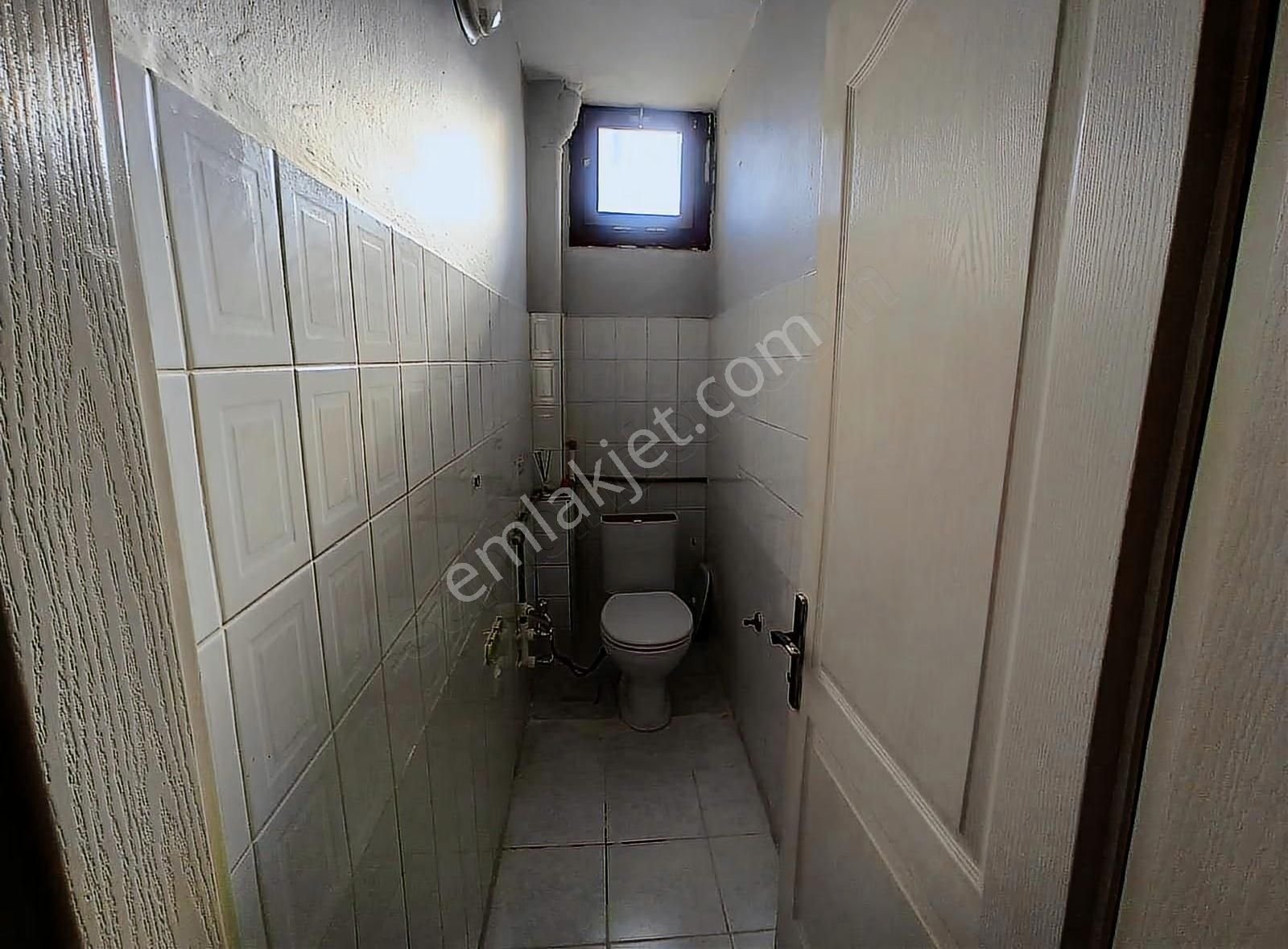 Bayraklı Emek Mahallesinde Doğalgazlı 2+1 Kiralık Daire - Görsel 4