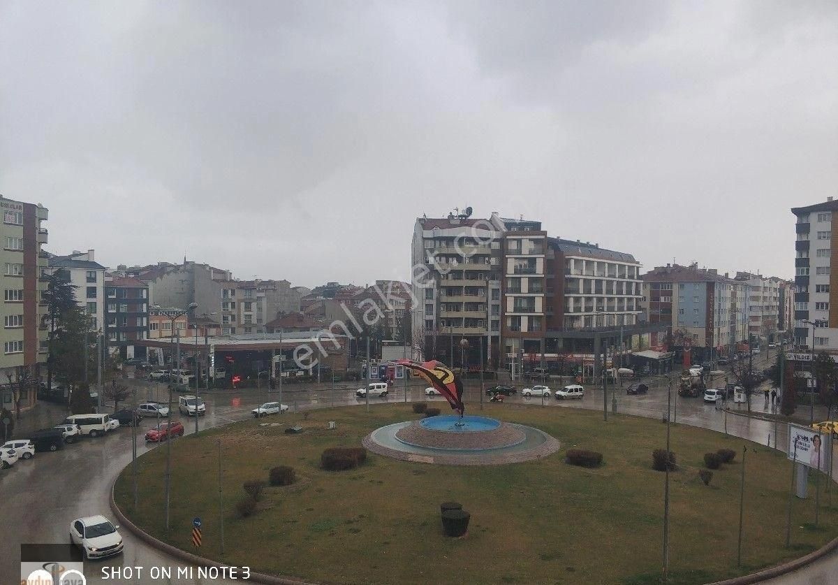 Bahçelievler Mahallesi'nde Sıhhıye Meydanında Kiralık 3+1 Asansörlü Bakımlı Daire - Görsel 12