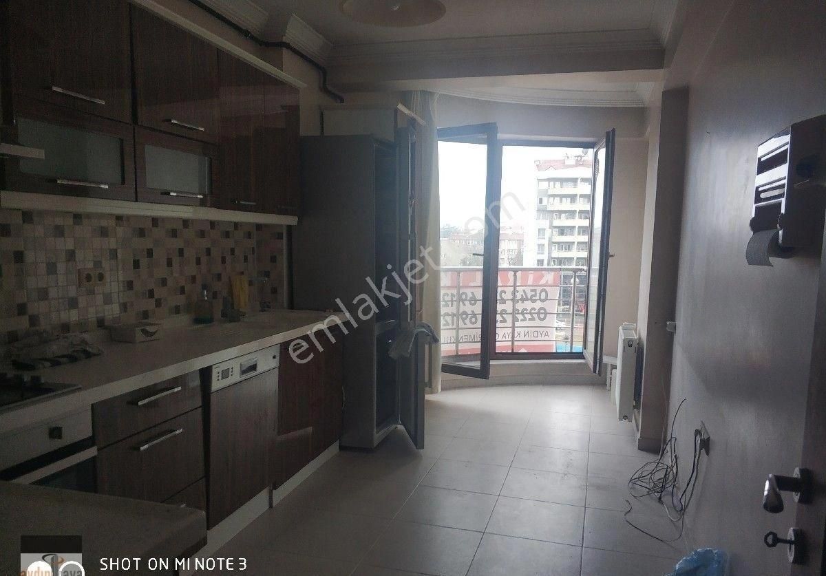 Bahçelievler Mahallesi'nde Sıhhıye Meydanında Kiralık 3+1 Asansörlü Bakımlı Daire - Görsel 17