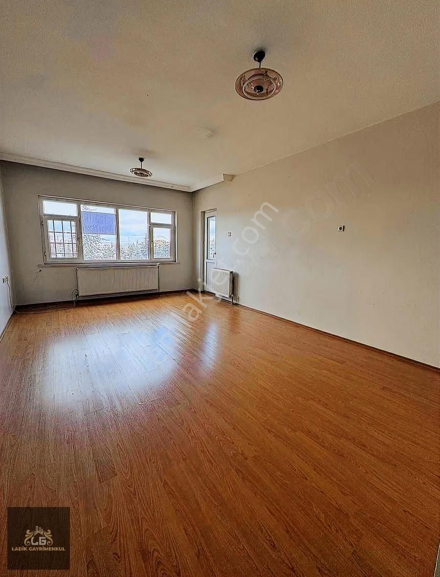 Aydınlıkevler Kent Plaza Yakını Yol İş Siteleri Kombili Kiralık - Görsel 5