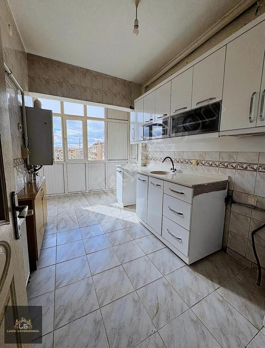 Aydınlıkevler Kent Plaza Yakını Yol İş Siteleri Kombili Kiralık - Görsel 9