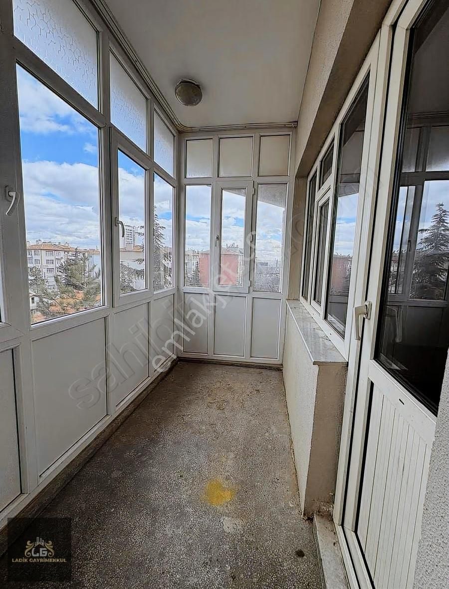 Aydınlıkevler Kent Plaza Yakını Yol İş Siteleri Kombili Kiralık - Görsel 7