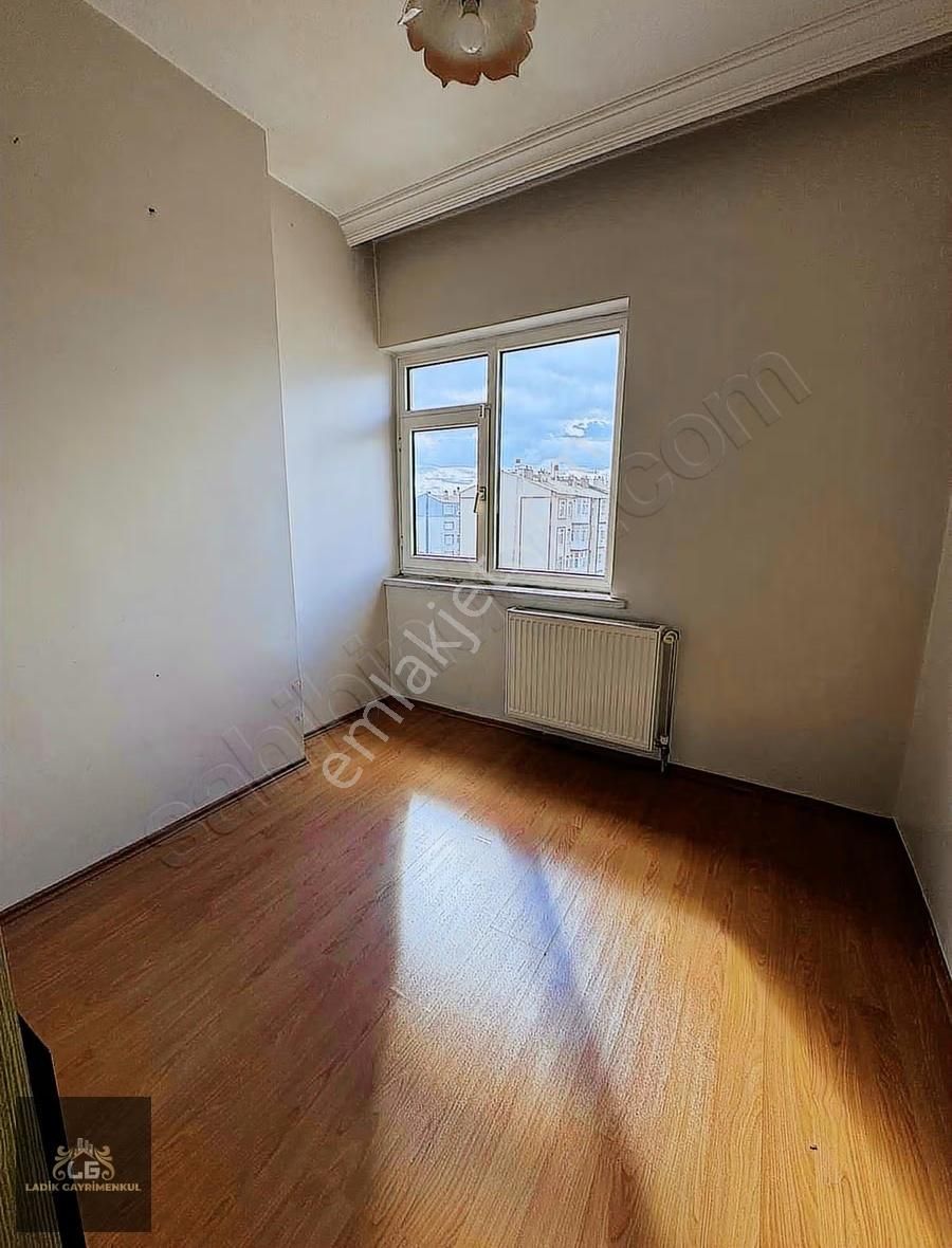 Aydınlıkevler Kent Plaza Yakını Yol İş Siteleri Kombili Kiralık - Görsel 4
