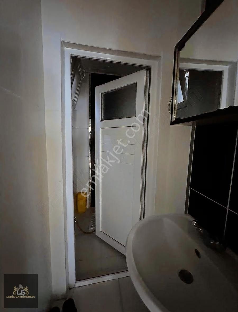 Aydınlıkevler Kent Plaza Yakını Yol İş Siteleri Kombili Kiralık - Görsel 13