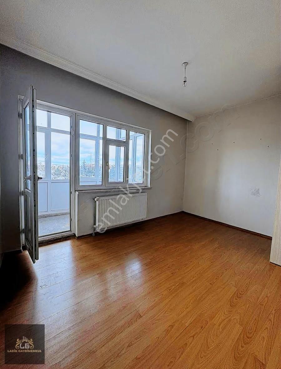 Aydınlıkevler Kent Plaza Yakını Yol İş Siteleri Kombili Kiralık - Görsel 10