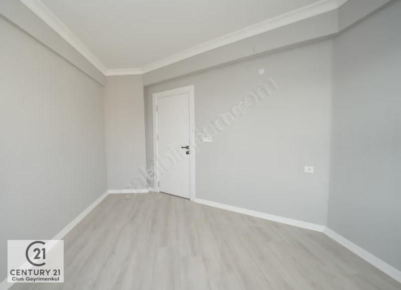 C21 Cius; Perşembe Pazarı Civarı 3 Cepheli 3+1 145 M2 Daire